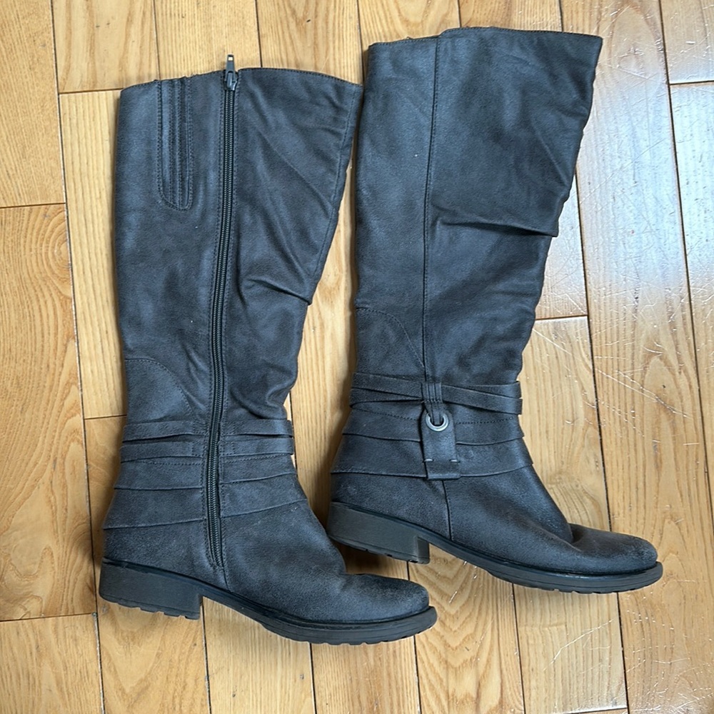 Grey Stanford size 7.5m knee high boot full zip 1” heel used